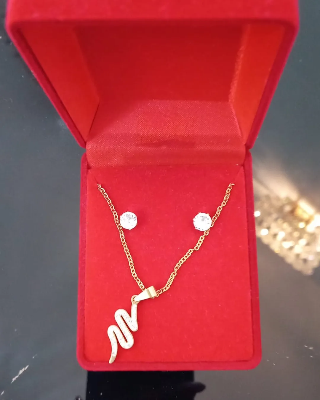 The Wave Pendant Set, front view
